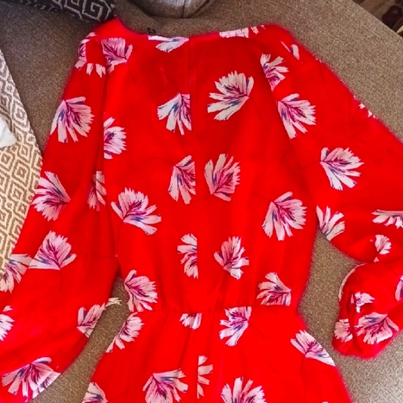 Express Red Floral Romper New W/ Tags! Size M. - Picture 6 of 7